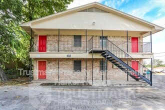 Building Photo - 501-501 Root Ave