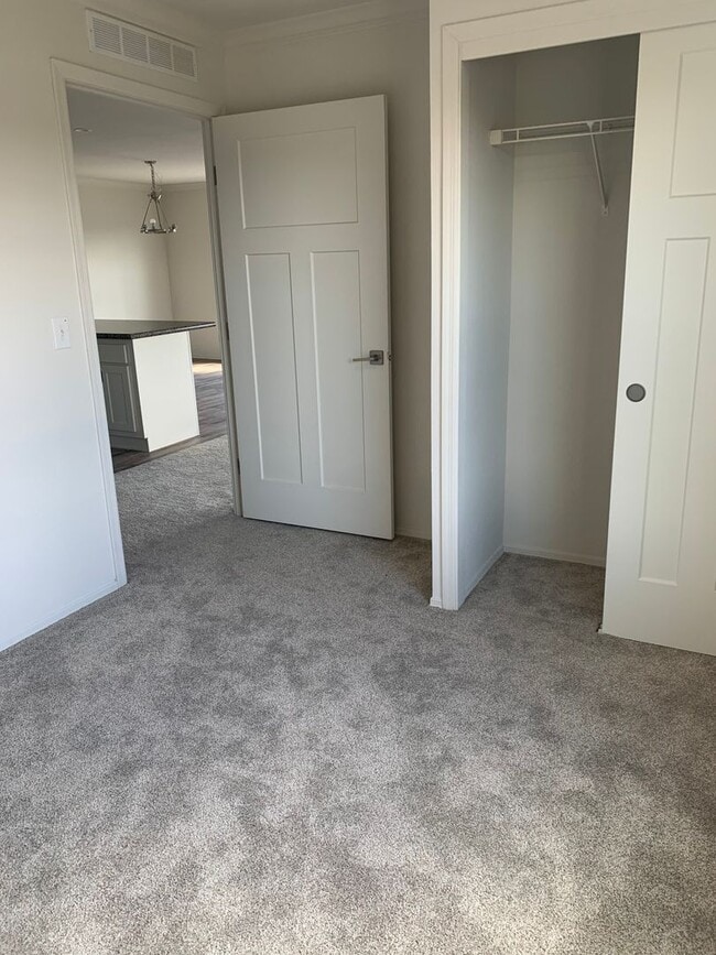 Foto del edificio - 3 Bedroom 2 Bathroom Charming Home for Ren...