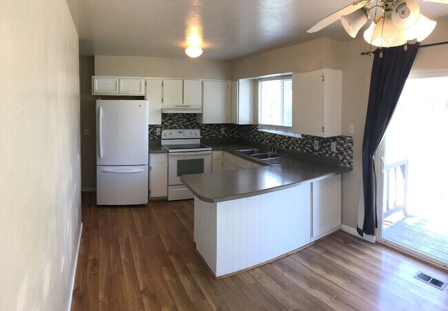 Building Photo - Darling Riverton Home w large yard + attac...