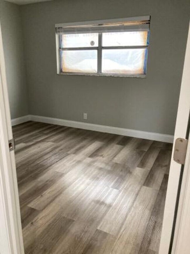 Foto del edificio - Newly Updated Apartments - Affordable and Close to Everything!