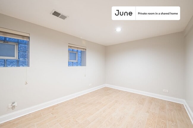 Building Photo - Room in Shared 4 bed/2 bath home