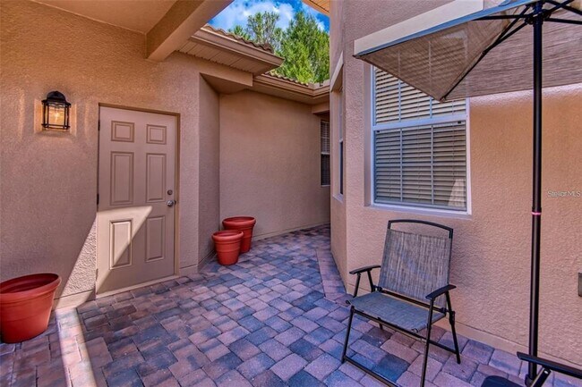 Foto del edificio - 2310 Palm Tree Dr