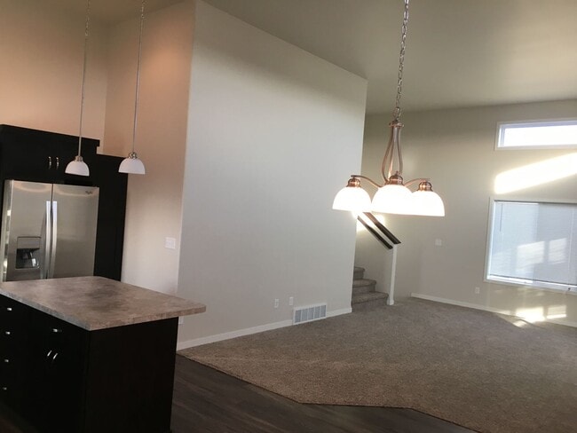 Building Photo - 4 bed 3 bath Single Family Home