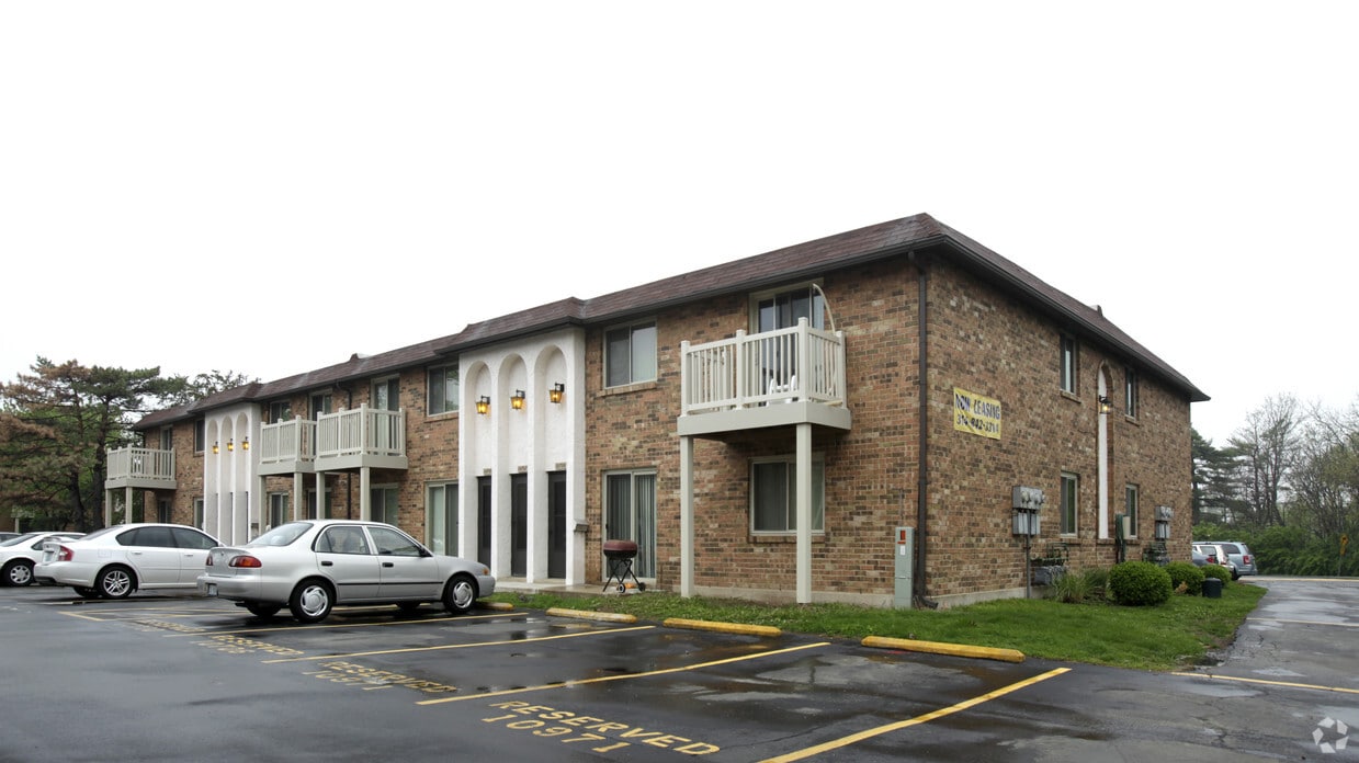 Primary Photo - Lavinia Garden Apartments