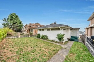 Building Photo - 2208 Burquitlam Dr