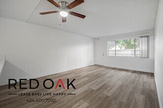 Building Photo - 10133 Pinewood Ave