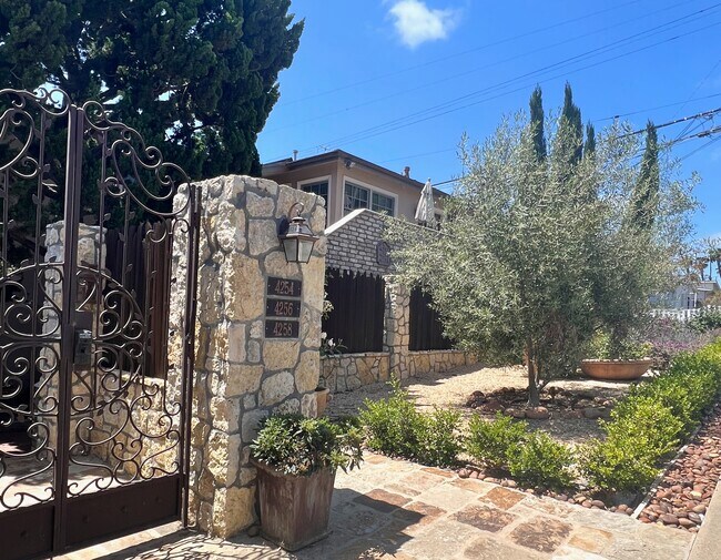 Foto del edificio - 4256 Noyes St