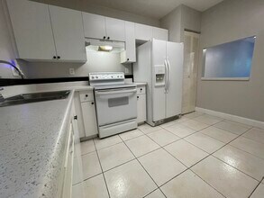 Building Photo - 2967 Riverside Dr