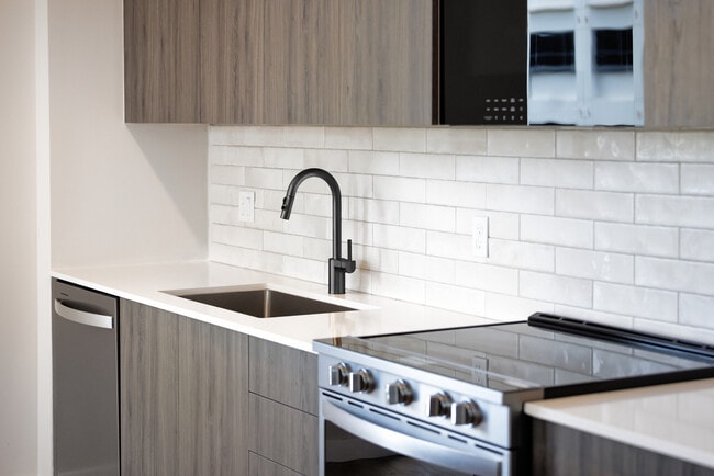 Upgrade Collection II Three-bedroom apartment kitchen - Avalon South Miami