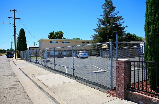 Foto del edificio - 685 Cary Ave