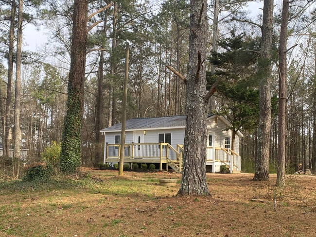 Foto del edificio - 590 McCurdy Rd