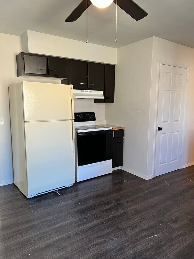 Kitchen - 3230 Kilarney Dr