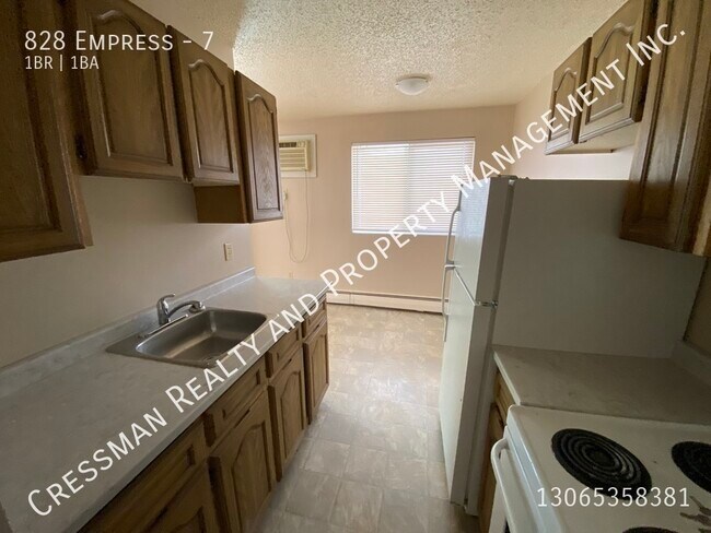 Photo du bâtiment - 1 bed 1 bath APARTMENT located in Rosemont, Regina, SK.