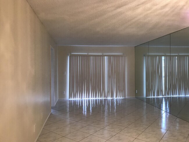 Foto del edificio - 8051 S Colony Cir