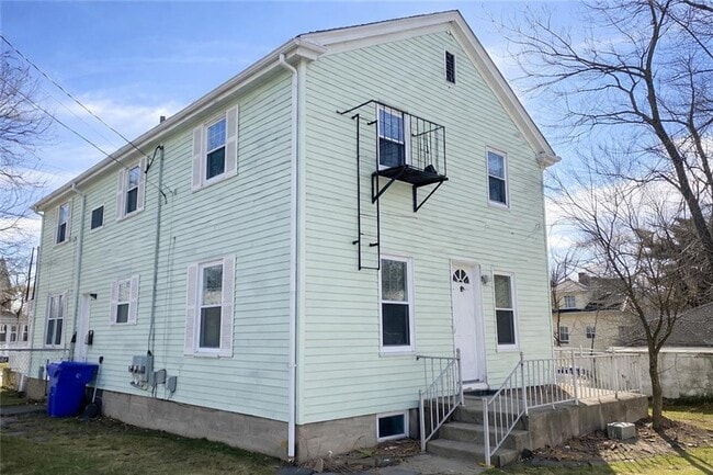 Building Photo - 866 Weeden St