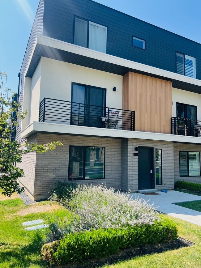 Beautiful new construction, modern townhom... - Beautiful new construction, modern townhom... Townhome
