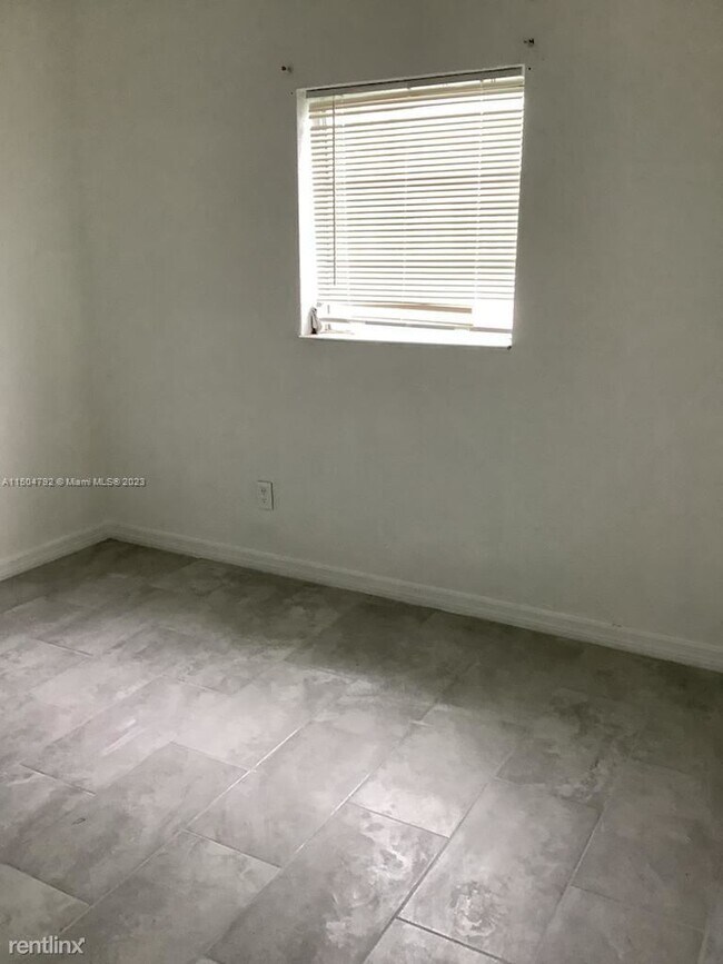Building Photo - 3 br, 1 bath House - 22301 SW 115th Ave # 0