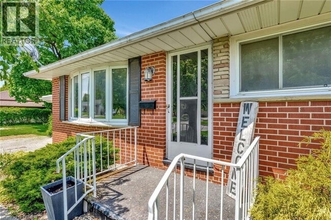 Building Photo - 1017 Braeside St