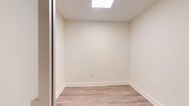 Interior Photo - 10 Hanover Square