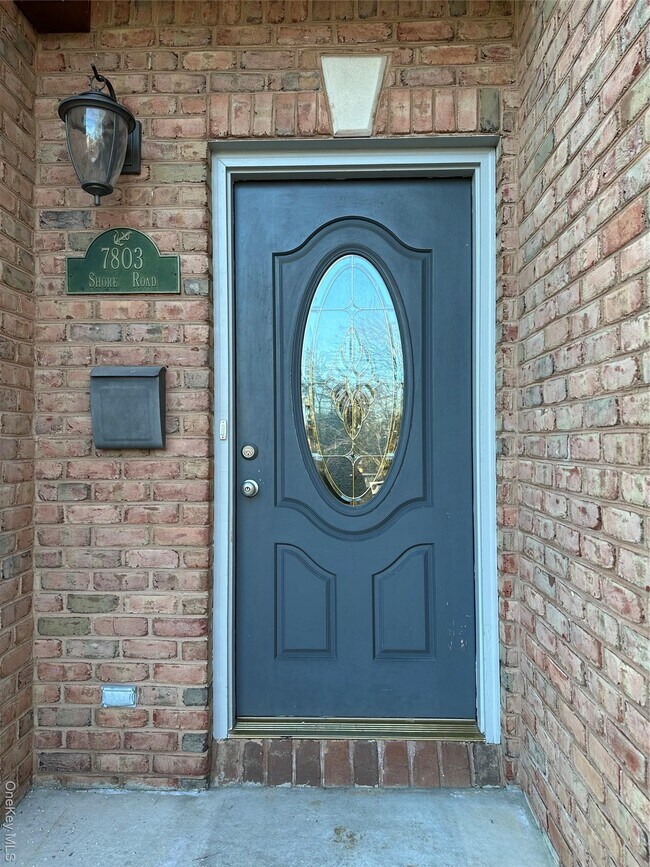 Foto del edificio - 7803 Shore Rd