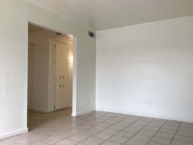 Building Photo - 516 W Murray Ave