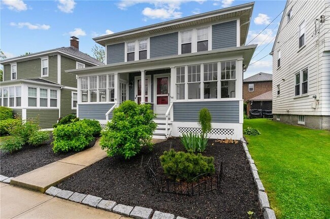 Foto del edificio - 44 Bedlow Ave