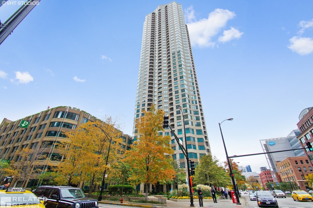 Foto principal - 400 N LaSalle Dr