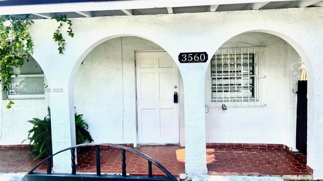 Foto del edificio - 3560 SW 25th Ter