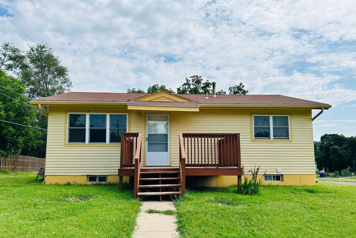 Foto principal - Spacious Home on Large Corner Lot