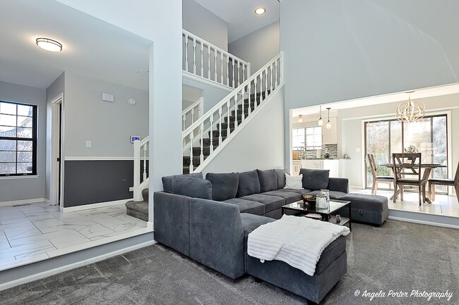 Building Photo - 638 Dordan Ct