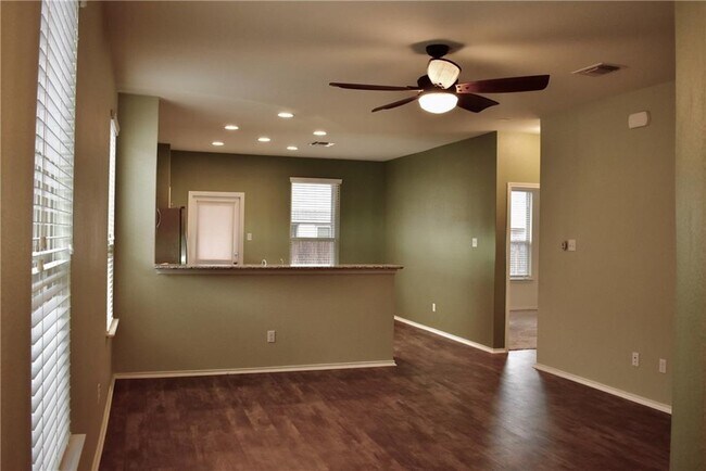 Building Photo - 228 La Dera Dr