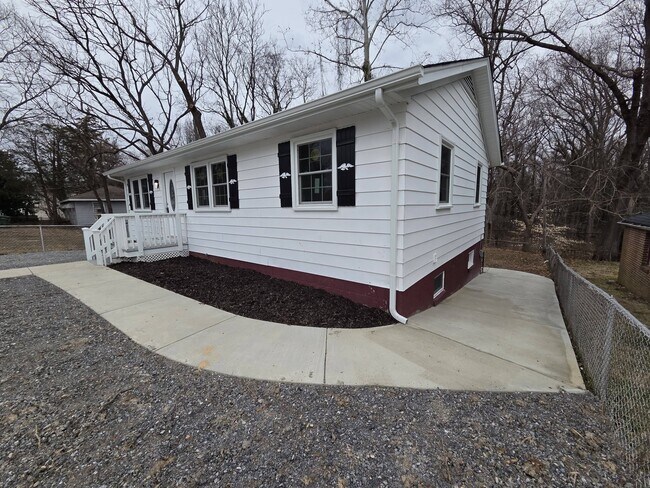 Building Photo - 5506 Campbell Ave