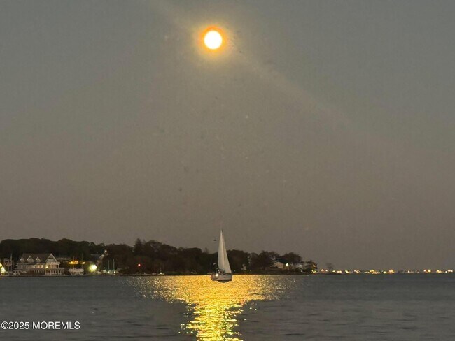 Foto del edificio - 101 Harbor Ct