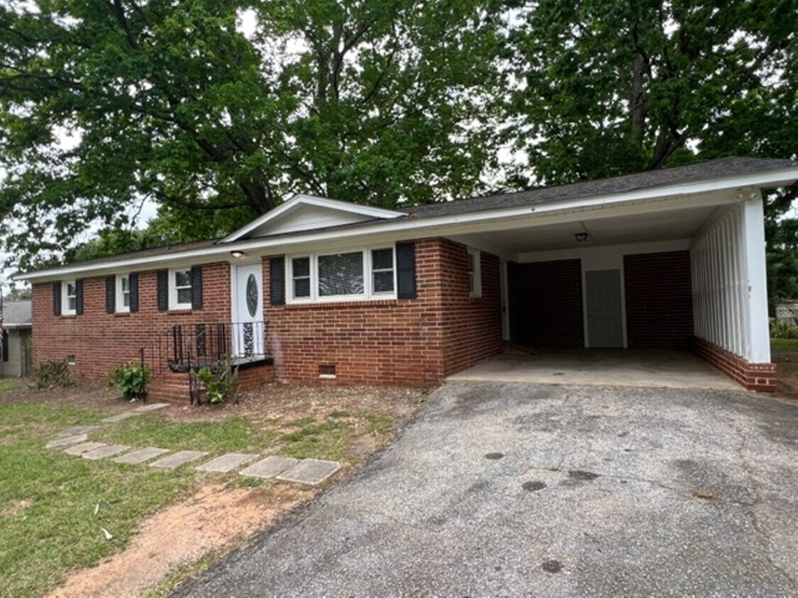 Primary Photo - Fantastic Brick Ranch Home that has been r...
