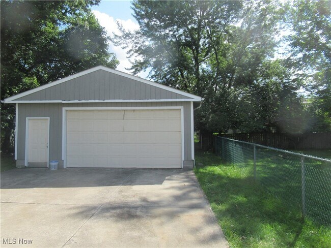 Building Photo - 1343 Churchill Rd