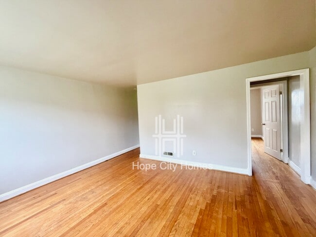 Building Photo - 629 Lucia Ave