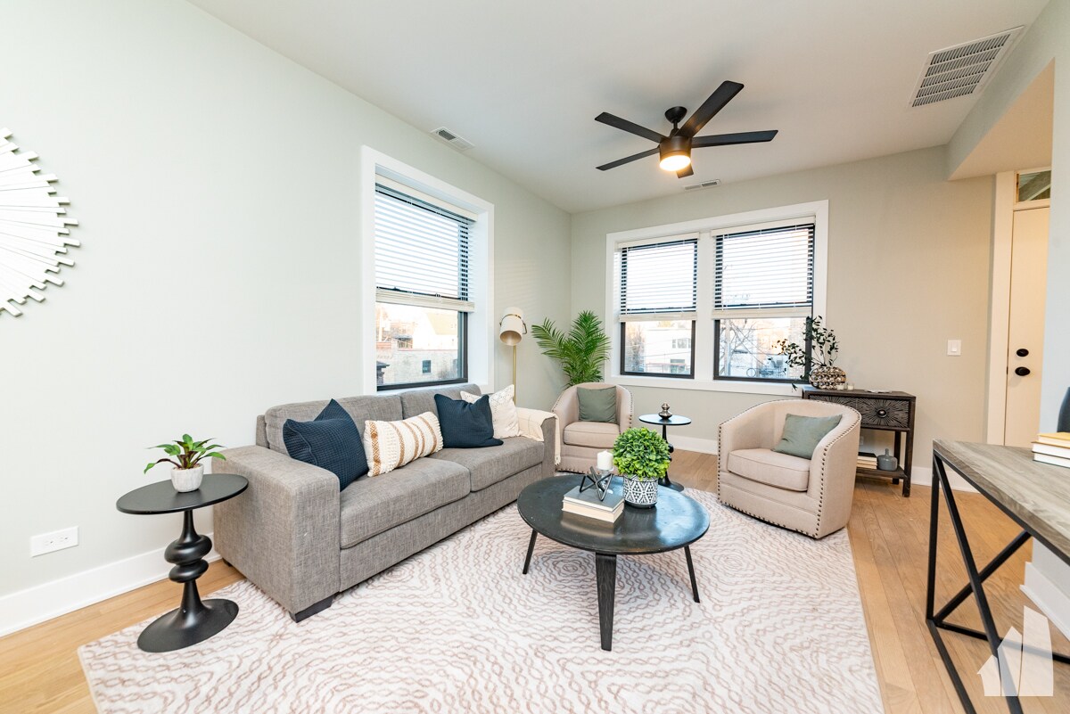 Foto principal - 2022 W Montrose Ave