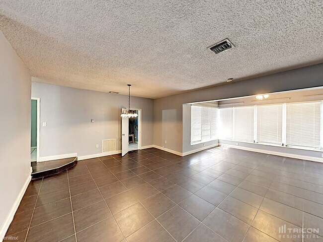 Foto del edificio - 851 NW 167th Terrace