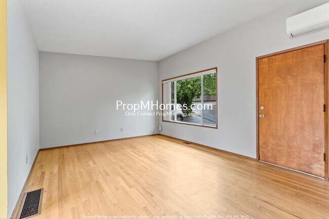 Building Photo - Charming SW Portland Duplex Two Bedrooms O...