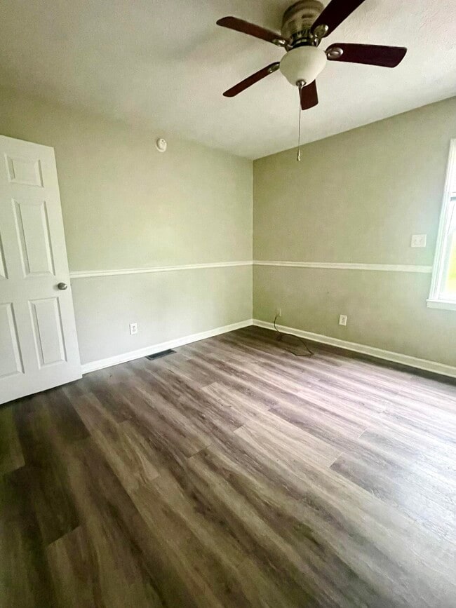 Building Photo - 1000 Tatesbrook Dr