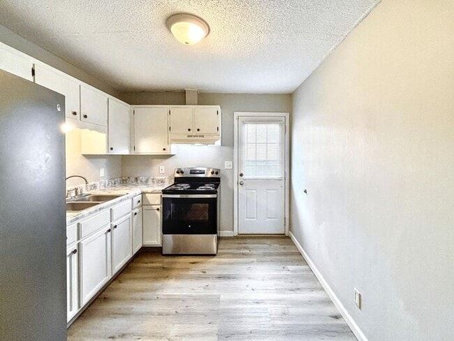 Building Photo - 6108 Welworth Ave