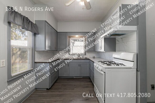 Foto del edificio - 1835 N Rogers Ave