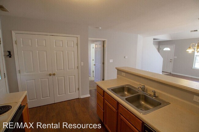 Building Photo - 3 br, 2 bath House - 105 Elk Dr.