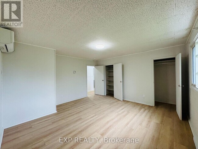 Photo du bâtiment - 112 Baseline Rd E