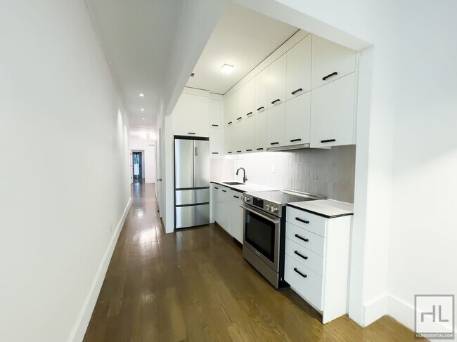 Foto del edificio - Spacious 2-Bed 1 Bath / Carroll Gardens