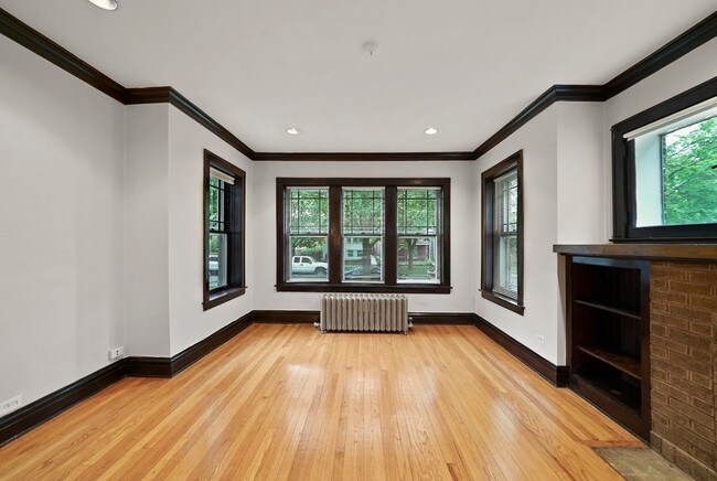 Building Photo - 1026 Dewey Ave