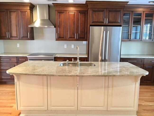 Foto del edificio - 3BD/2.5BA Harleston Village Town Home - Available 8/1/2026- Steps to the Battery, Colonial Lake a...