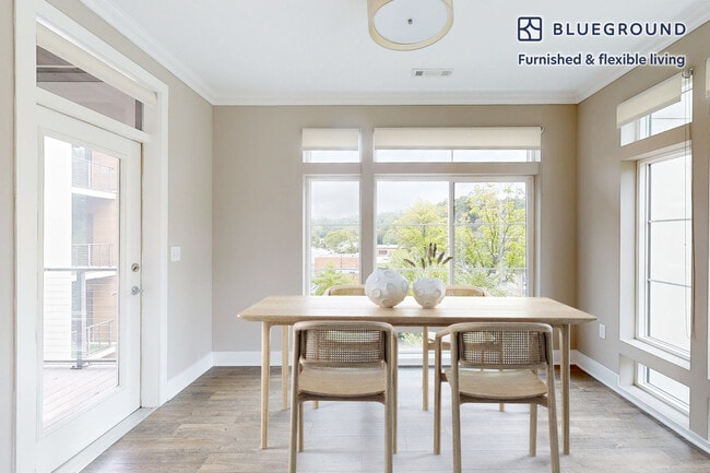 Building Photo - 240 E Shore Rd