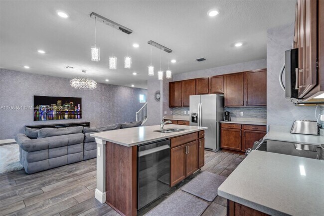 Foto del edificio - 3813 Greenway Dr