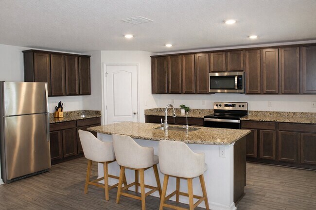 Foto del edificio - 72 Brewster Ln